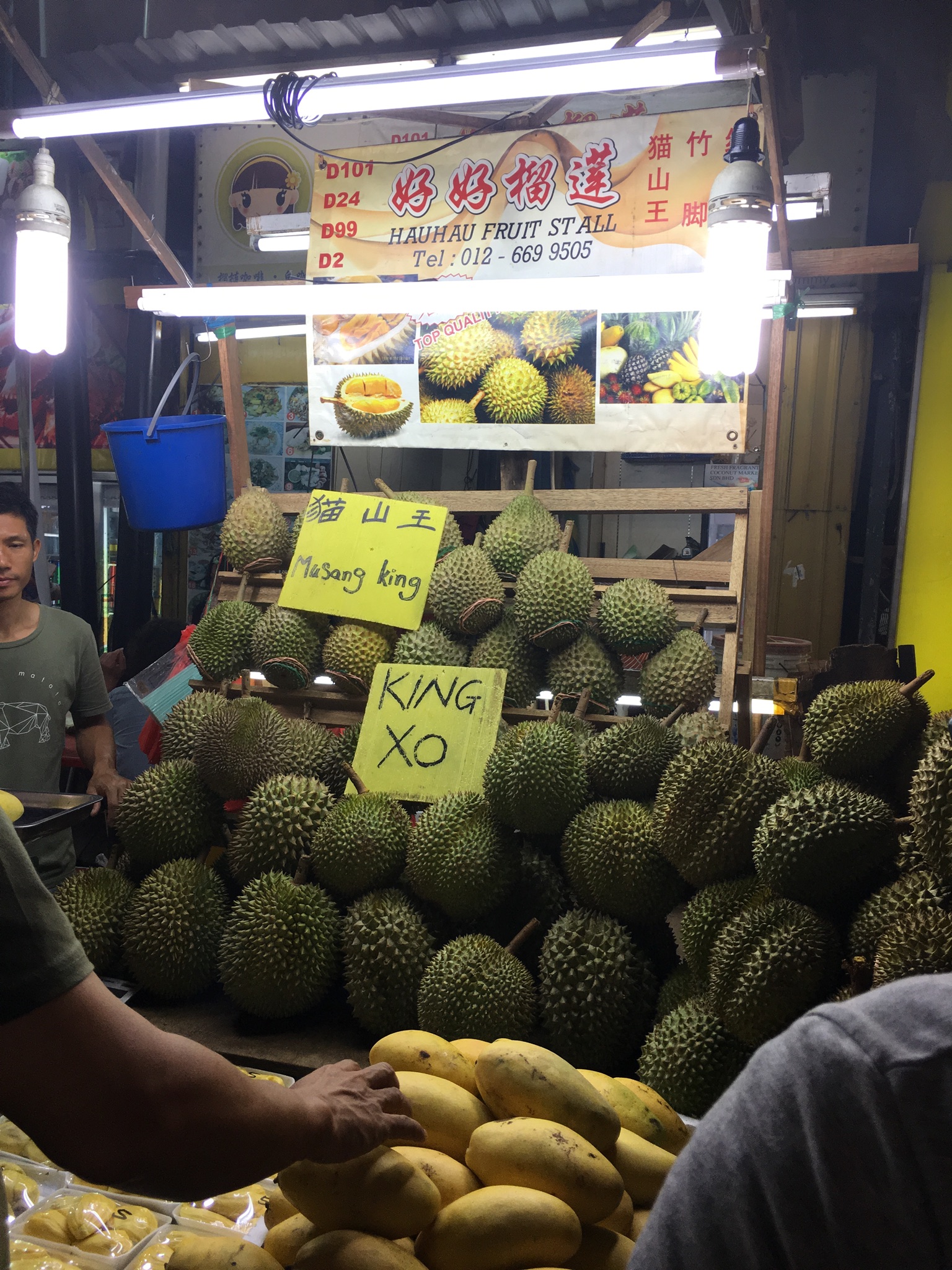 クアラルンプール夜のアロー通りで激安オイルマッサージ＆フットマッサージ