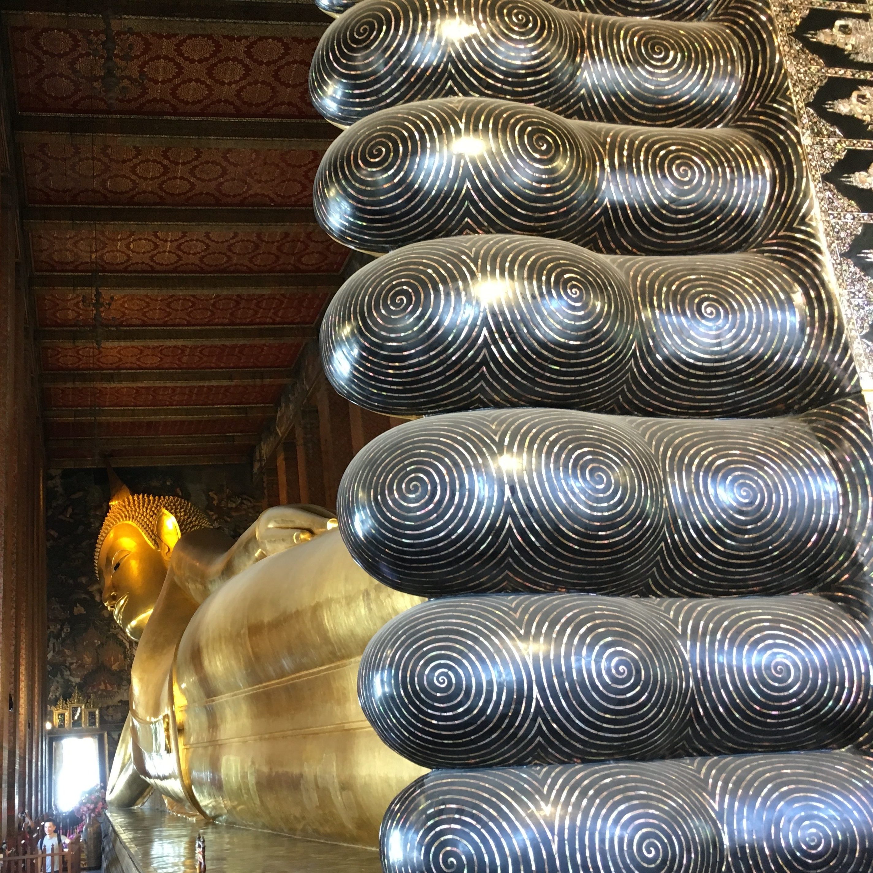 タイ観光の定番ワット・アルンとワット・ポー/アソーク駅のランドリー＆クリーニング